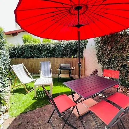 Дом отдыха Beautiful House With Garden And Parking *
